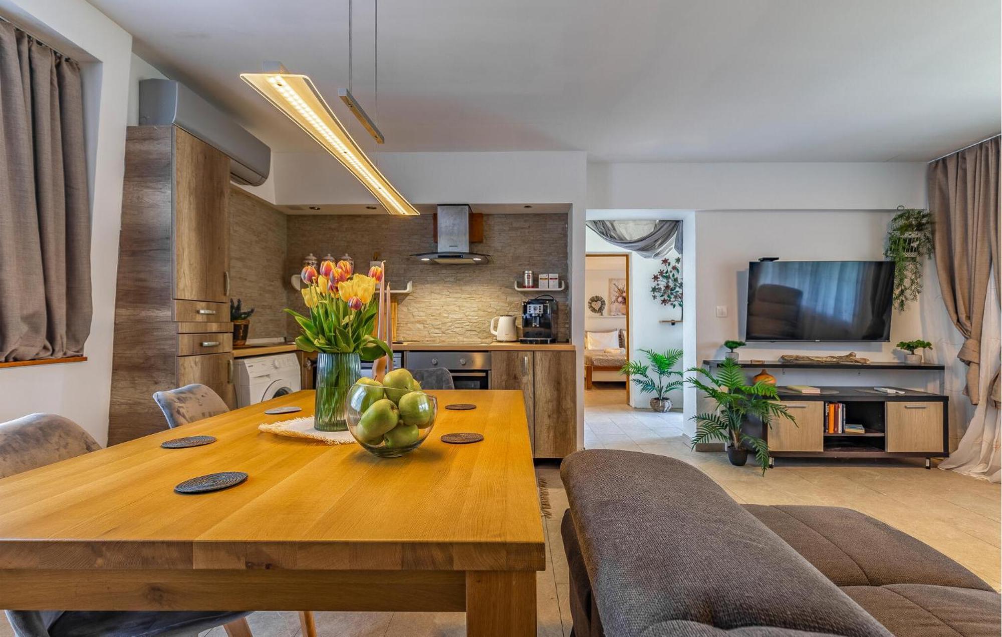 Beautiful Home In Skatari With Kitchen Pula Exterior photo