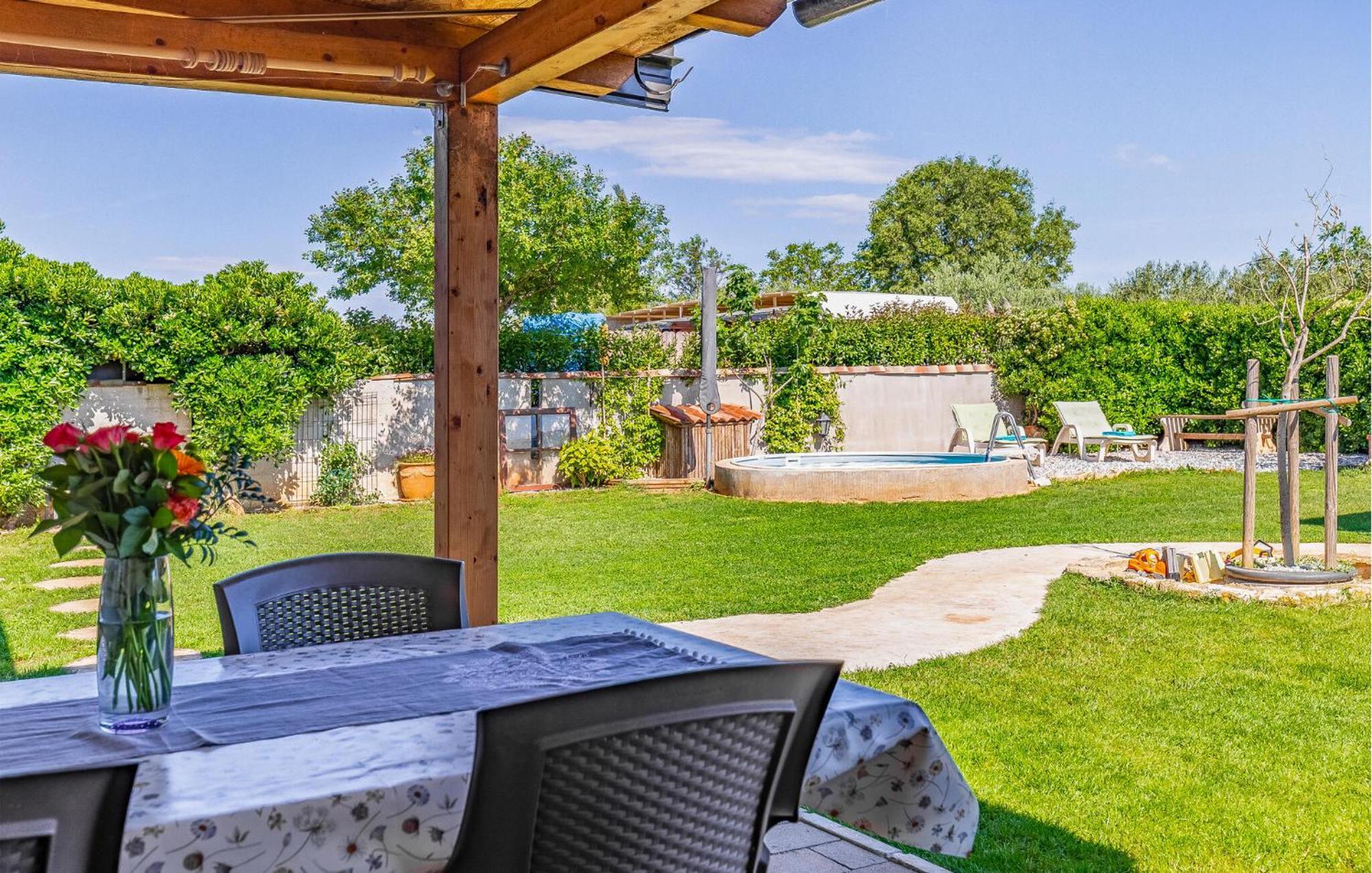 Beautiful Home In Skatari With Kitchen Pula Exterior photo